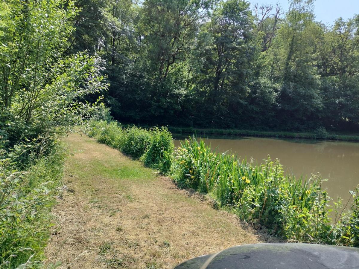 Deux Etangs Poissonneux Au Milieu Des Bois Avec Gite Moderne, La Halte Des Deux Lacs Rosée Dış mekan fotoğraf